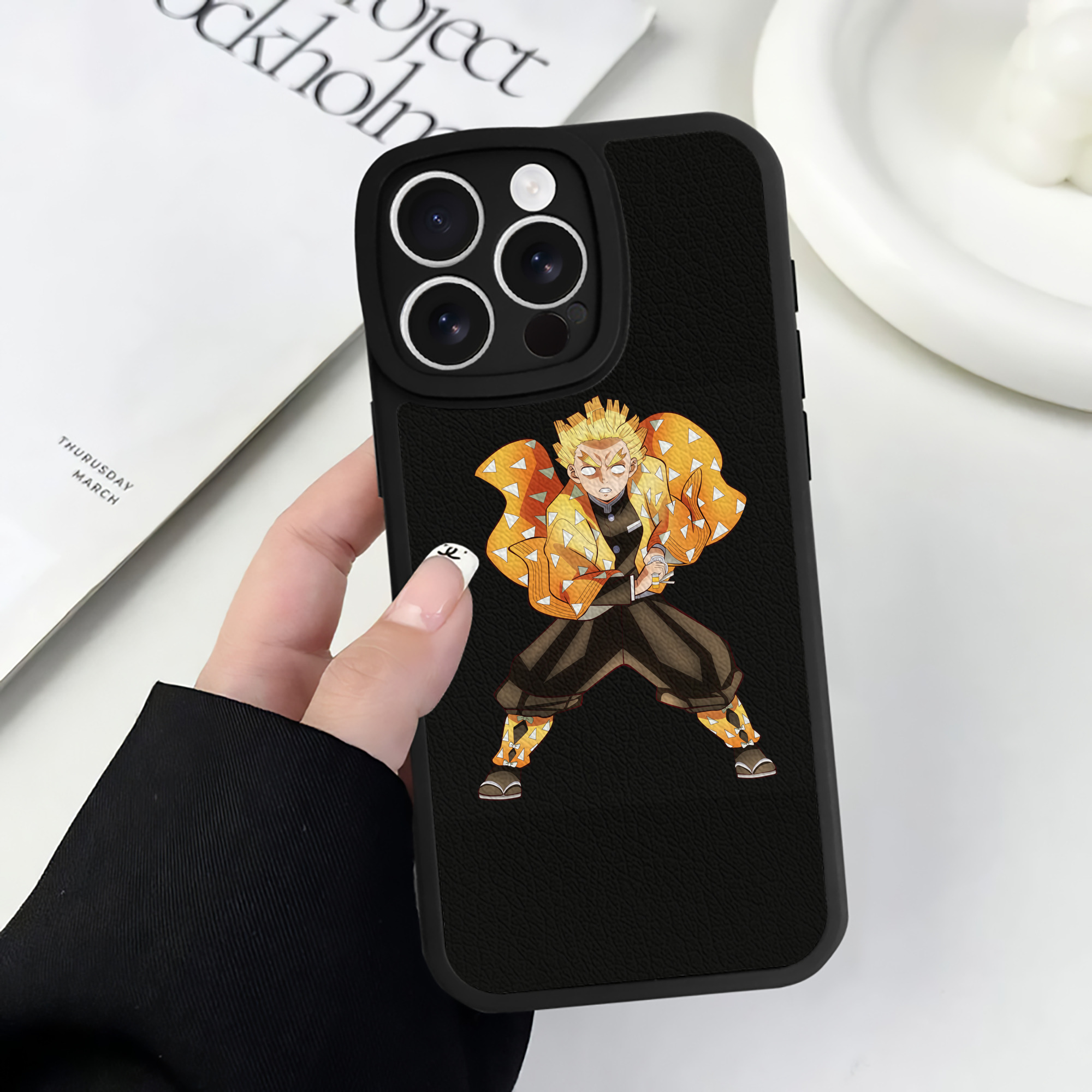 （画像用） 鬼滅の刃（きめつのやいば）我妻 善逸／あがつま ぜんいつ Agatsuma Zenitsu 【iPhone 16シリーズ対応】シリコンスマホケース（レザー調） 材質：シリコン